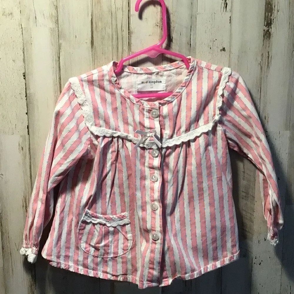 A mud kingdom top size 100 or 3T